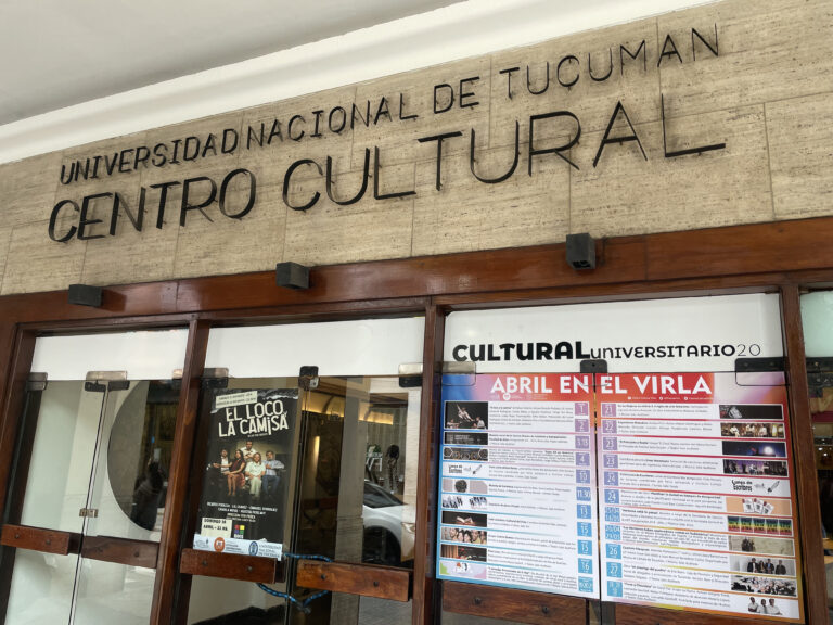 Fachada del Centro Cultural Virla de la UNT