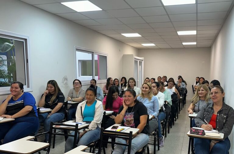 La UNT es extensión: capacitan en cosmetología integral en el Centro Territorial de Bella Vista