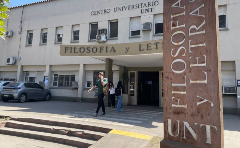La Facultad de Filosofía y Letras de la UNT busca solucionar problemas técnicos para la gestión de títulos