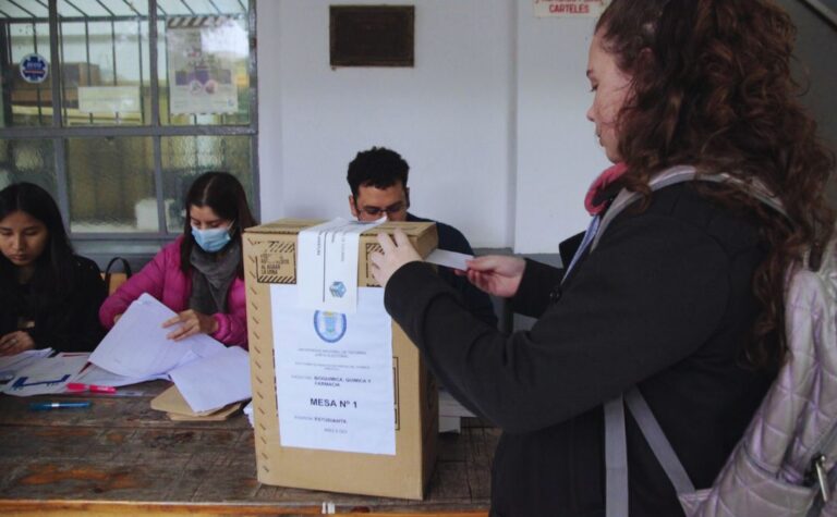 La UNT adopta el sistema de boleta única: un avance histórico para la democracia universitaria