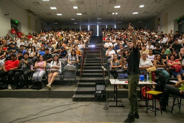 La UNT supera expectativas con 17.000 ingresantes en el ciclo lectivo 2025
