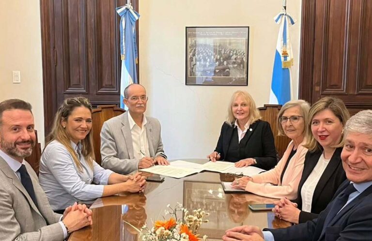 Derecho y Exactas: dos facultades de la UNT firman acuerdo para prácticas académicas en peritaje informático