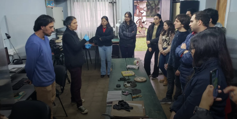 Estudiantes de Historia visitaron el Departamento de Documentación y Archivo de la UNT