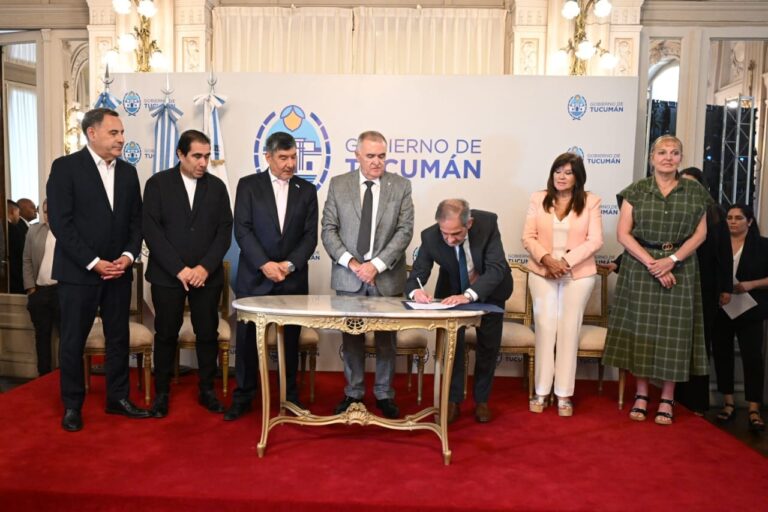 Pagani tras la firma del convenio entre la provincia, los municipios y la UNT para ampliar las carreras en el inte: “El trabajo conjunto hace posible estos proyectos”